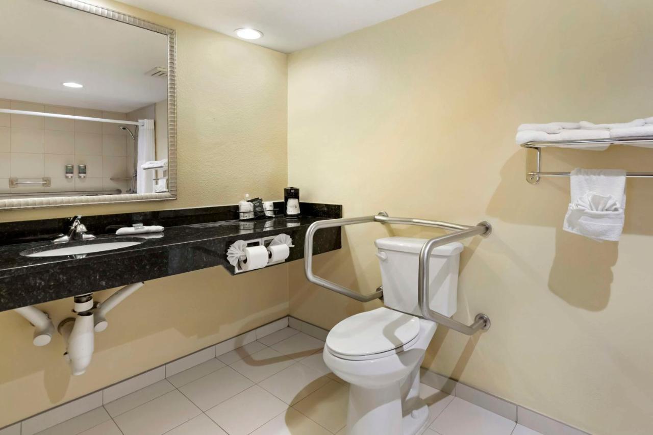 Best Western Mcallen Medical Center Екстер'єр фото